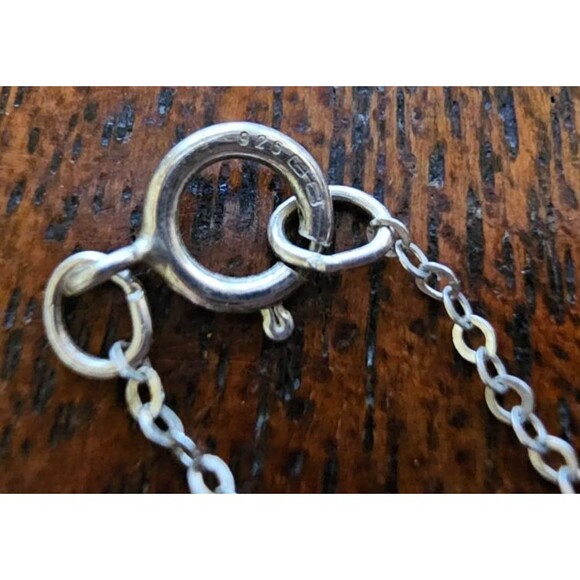 925 Silver Dainty Hammered Circle Pendant Necklace 17"L - Picture 4 of 4